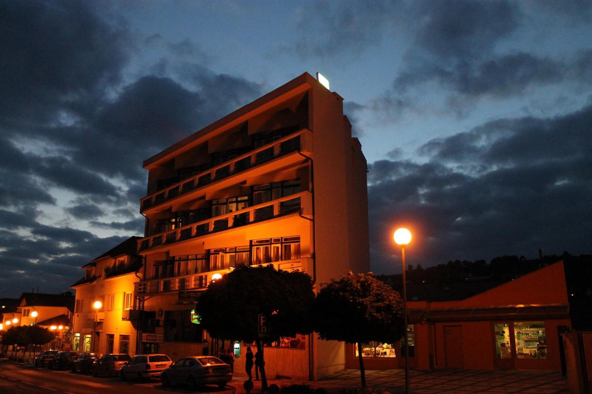 Hotel Krystal Luhačovice Kültér fotó